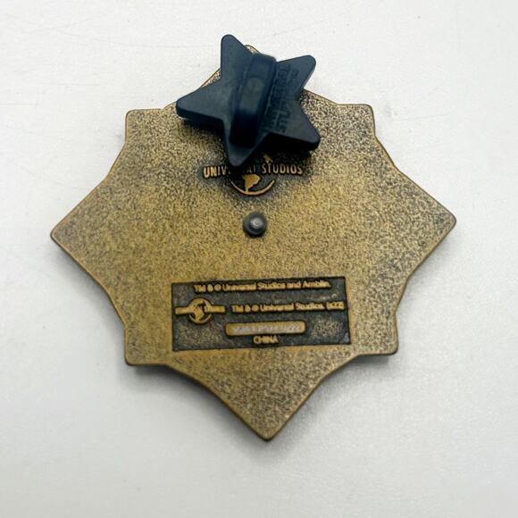 Jurassic World Universal Studios Parks Metal Spinner Pin – Compass Shaped - Picture 4 of 4